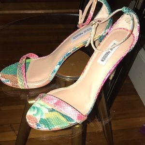 Floral print one strap sandal